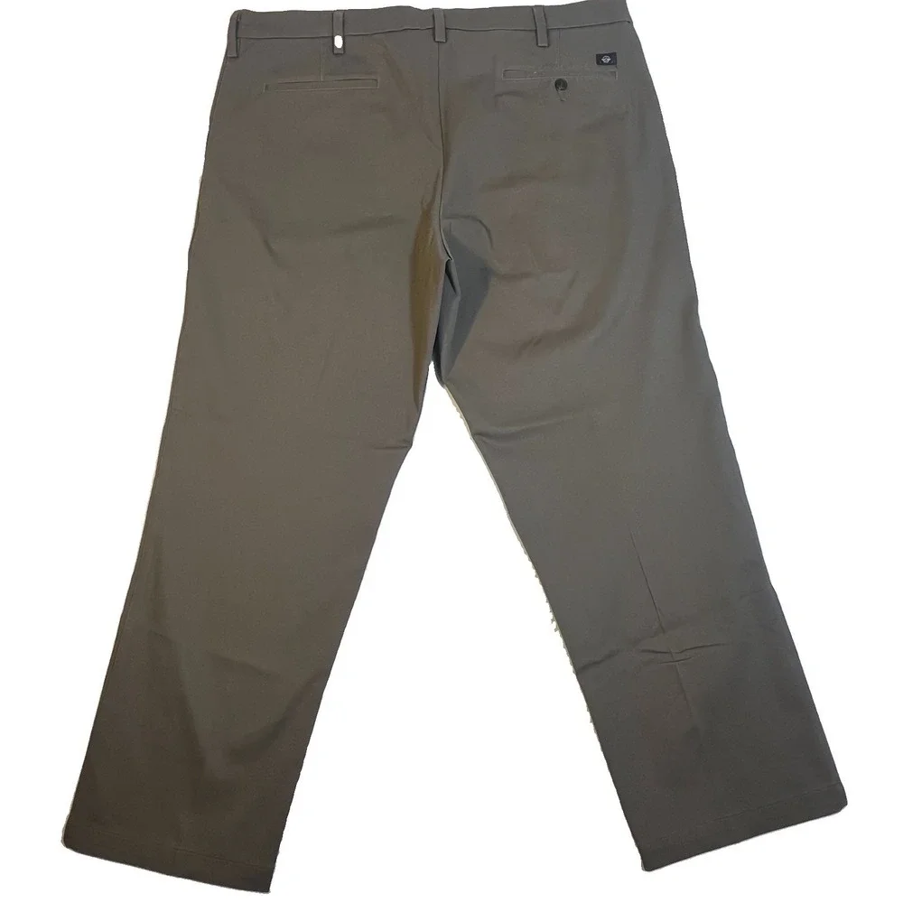 Dockers Men's Classic Fit Workday Khaki Waterless Stretch Pants 42x30 Brown